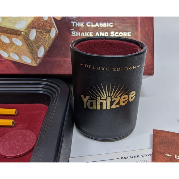 Yahtzee - Deluxe Edition 1997 - 100% Complete and Gently Played - Picture 3 of 10